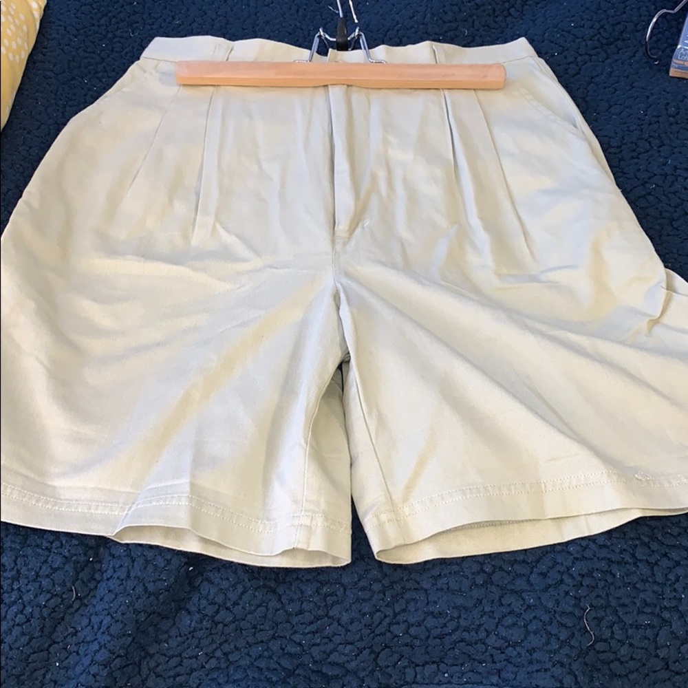 Shorts - Picture 3 of 5